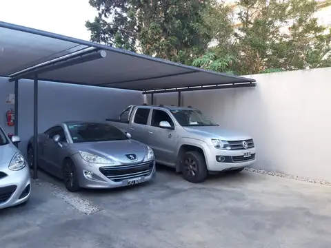 EN VENTA EN CASEROS COCHERA SEMI CUBIERTA MUY BIEN UBICADA - FICHA 8700