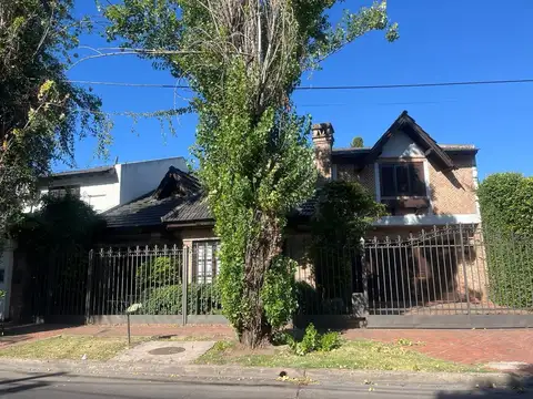 CASTELAR NORTE PARQUE SAYAGO CHALET 4 AMB PERMUTA MENOR VALO