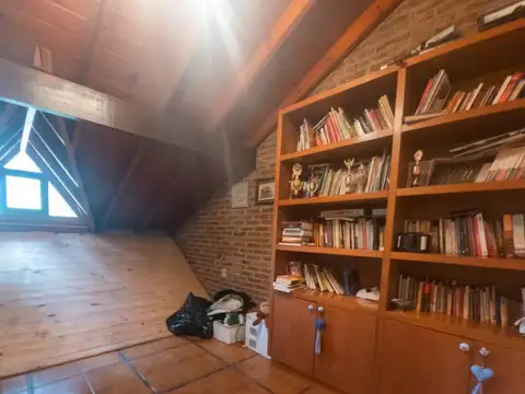 CASTELAR NORTE PARQUE SAYAGO CHALET 4 AMB PERMUTA MENOR VALO