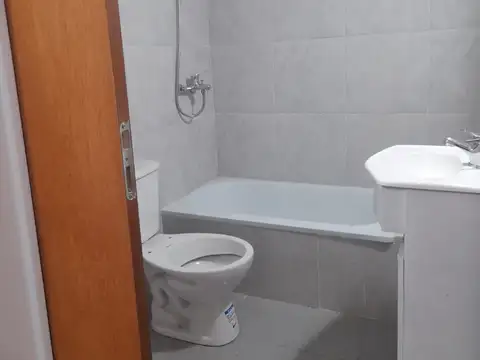 Local en Venta Via Púb.