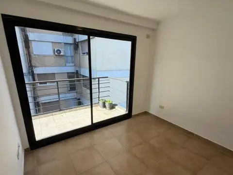 DEPARTAMENTO 3 AMBIENTES CON COCHERA CUBIERTA