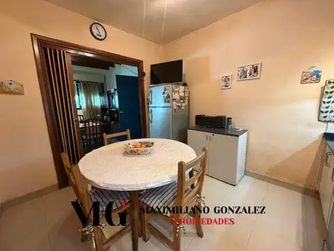 Casa 4 ambientes con 2 baños