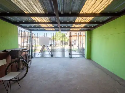 Casa 6 ambientes con 1 baño