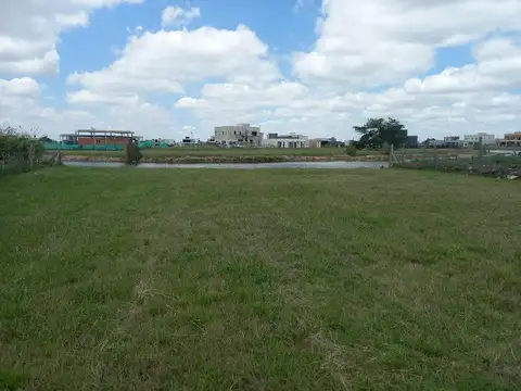 Venta terreno  en Barrio Santa Clara al Sur, a la laguna 