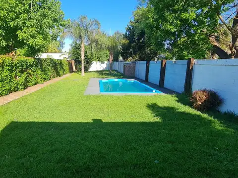 Casa en 2 plantas en  CASTELAR SUR