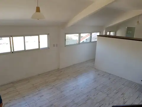 Hindú Club Don Torcuato - Alquiler 2 ambientes amplios tipo loft . Piso 1°. Vista a Ruta 202.