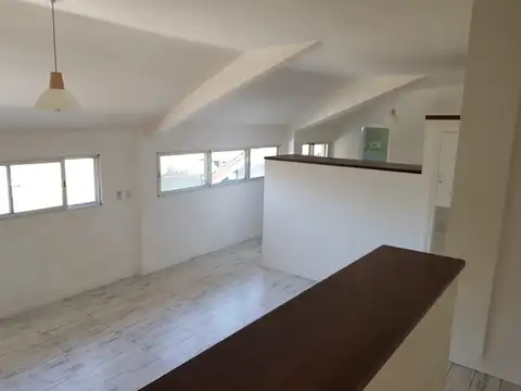 Hindú Club Don Torcuato - Alquiler 2 ambientes amplios tipo loft . Piso 1°. Vista a Ruta 202.