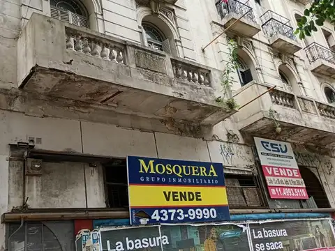 Estratégico edificio en Block  de Locales y Oficinas