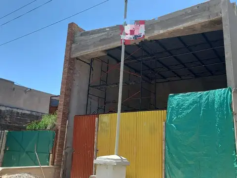 VENDE LOCAL COMERCIAL BARRIO PARQUE CAPITAL