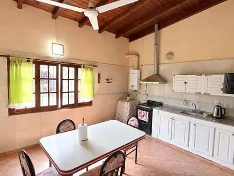 Casa 3 ambientes con 2 baños