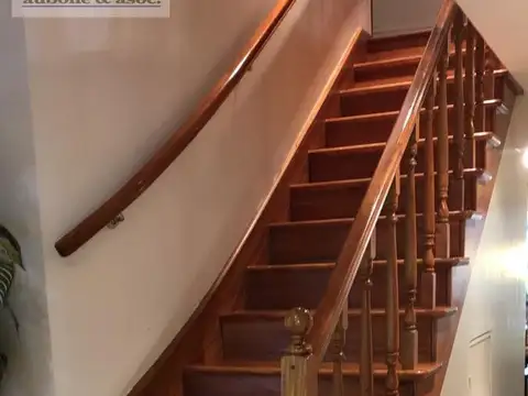 Casa en Alquiler con 4 cocheras