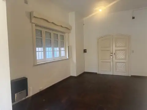 Casa en Alquiler con 1 cochera