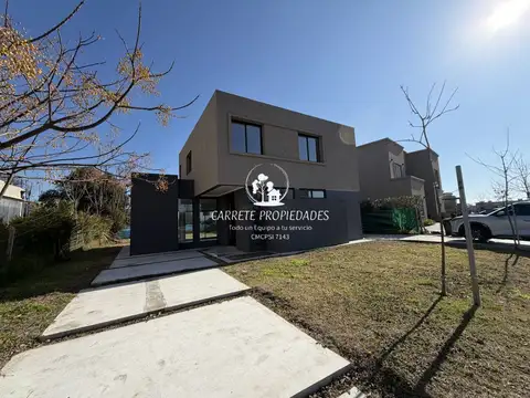 Oportunidad. Casa en venta Moderna. Santa Lucia. Pilar del Este 100