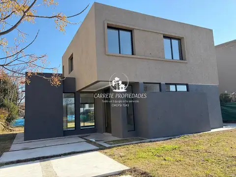 Oportunidad. Casa en venta Moderna. Santa Lucia. Pilar del Este.
