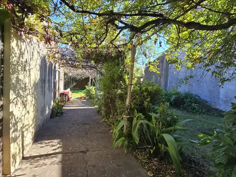 SE VENDE  Casa a reciclar o demoler sobre terreno de 607 m2 céntrico 