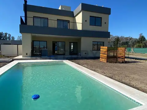 Casa en Venta en Barrio Villa Rosa, USD 245.000