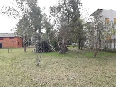 Los Mirlos e/ El Hornero y Los Tordos