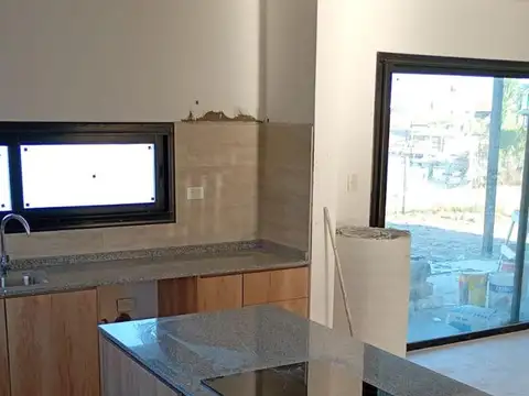 Casa 5 ambientes con 3 baños