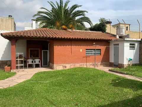 Casa en Alquiler en Ramos Mejía, $ 1.400.000