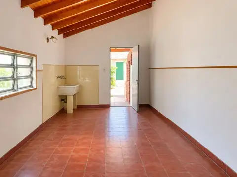 Casa en Alquiler con 1 cochera