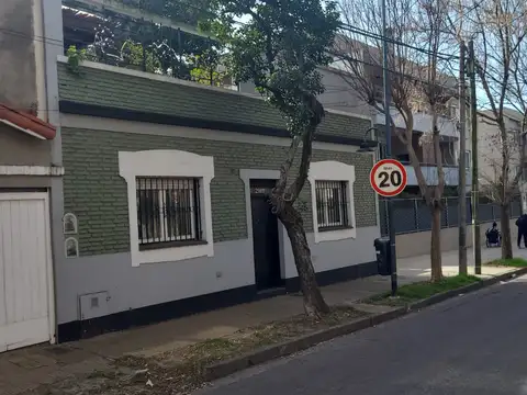 FLORIDA  Casa 3 Ambientes 2 dormitorios con patio,Terraza c/parrilla y ducha Todo a nuevo.