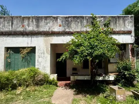 Casa en a refaccionar en Francisco Álvarez. 
