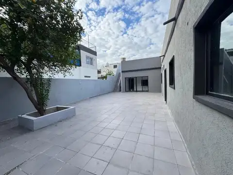 Depto Tipo Casa 4 ambientes con 3 baños