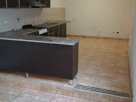 DEPARTAMENTO 2 AMBIENTES CON PATIO // SIN EXPENSAS // EN PLANTA BAJA