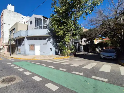 PH en esquina. Planta Baja Monoambiente con entrepiso 45m2 totales