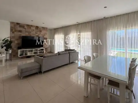Casa 5 ambientes con 4 baños