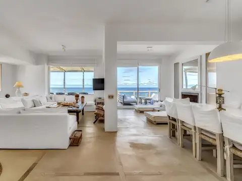 Casa 5 ambientes con 4 baños