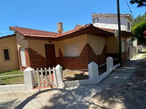 Casa en venta - 2 Dormitorios 1 Baño 1 Cochera - 300Mts2 - San Clemente del Tuyú