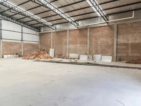 Galpon en Venta 40  mts Fondo