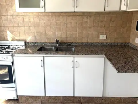 ALQUILER - EXCELENTE DEPARTAMENTO DE DOS AMBIENTES - PISO 2