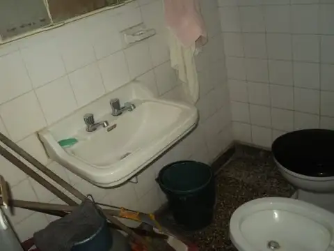 219 - ESQUIU 600, Piso PB