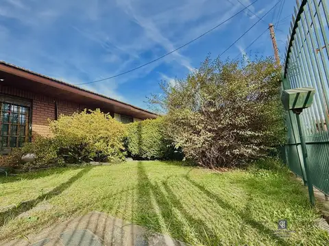 Casa con Importante Parque Privado