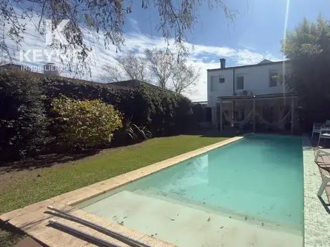 Casa 6 ambientes con 2 baños