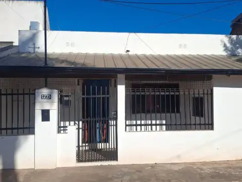 Casa a la venta en 12 de octubre al 1700- Goya