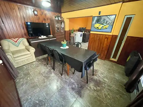 CASA EN BLOQUE CON DEPARTAMENTO EN VENTA EN TOLOSA