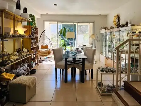 Depto Tipo Casa 4 ambientes con 3 baños