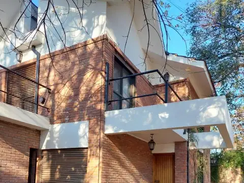 EXCELENTE CHALET EN  ADROGUE 7 AMBIENTES! 
