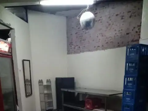Local en Venta en esquina. Apto Gastronomía