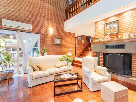 Casa en Venta con 2 cocheras