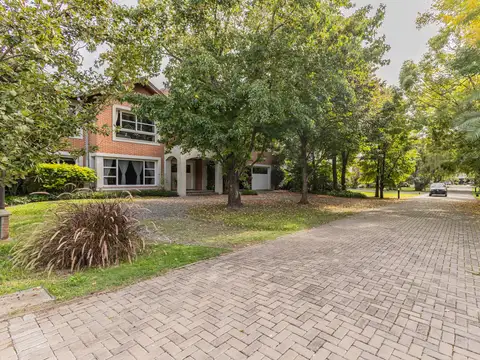 Casa cuatro dormitorios en Barrio Cerrado Anexo Club Alemán  | Quilmes