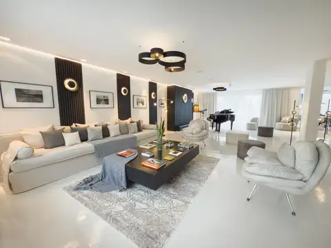 Venta Casa racionalista en barranca 6 ambientes 3 Habitaciones con jardín escalonado y piscina