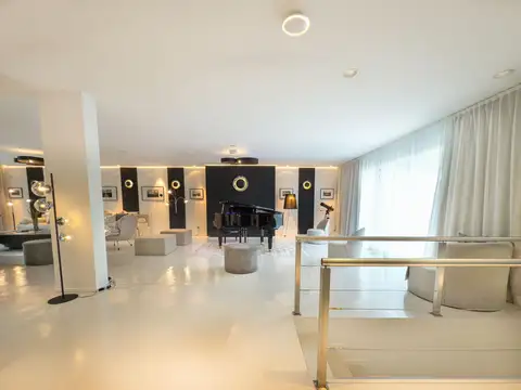 Casa 6 ambientes con 5 baños