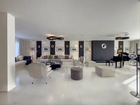 Casa en Venta con 3 cocheras