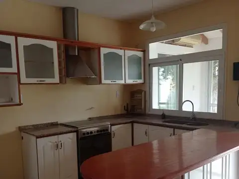 Casa en Venta en General Roca, USD 300.000