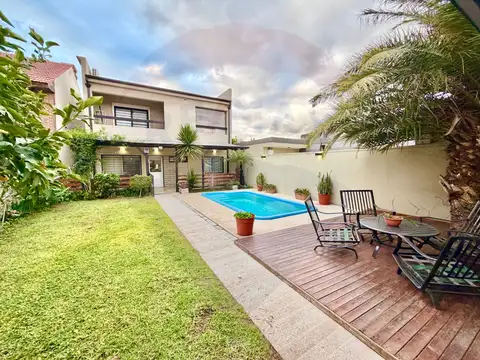 VENTA casa 4 dormit, quincho pileta villa adelina