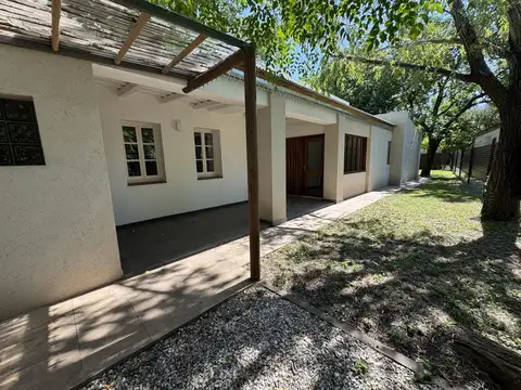 Mar del Plata 3100 - Venta casa de 3 dormitorios - 2 cocheras. FUNES